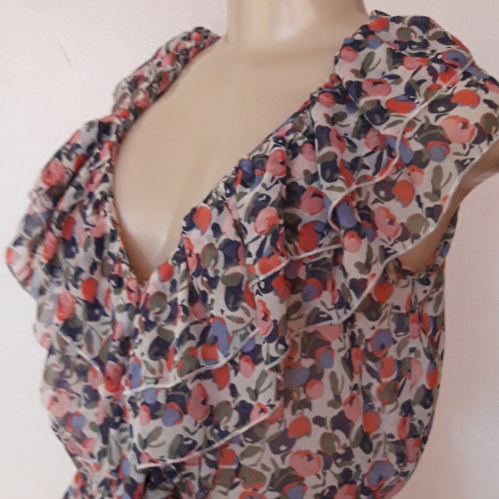 SALE💥$4 LOLA: Floral Top - Picture 4 of 7